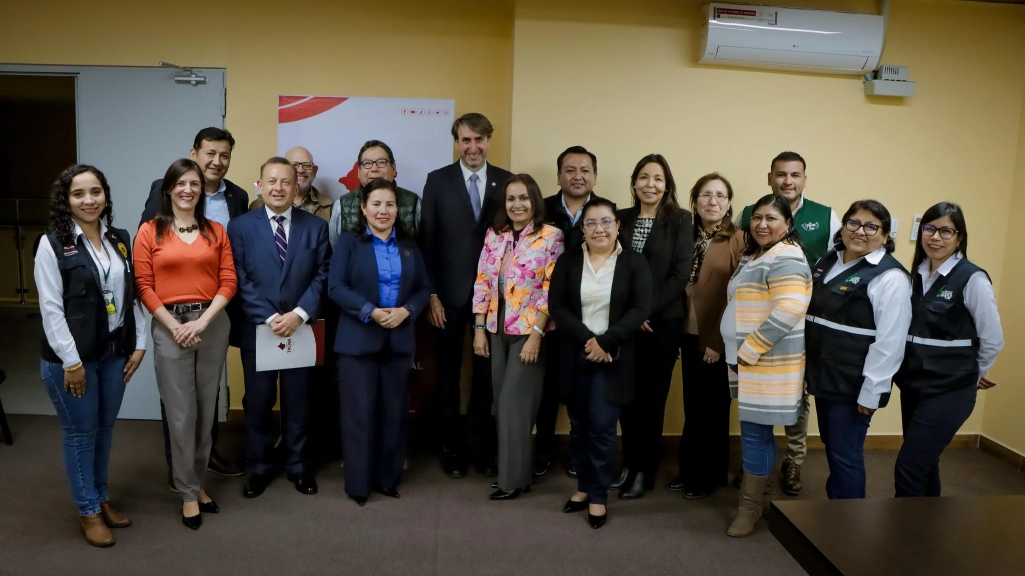 Reunión con actores industriales y gremiales